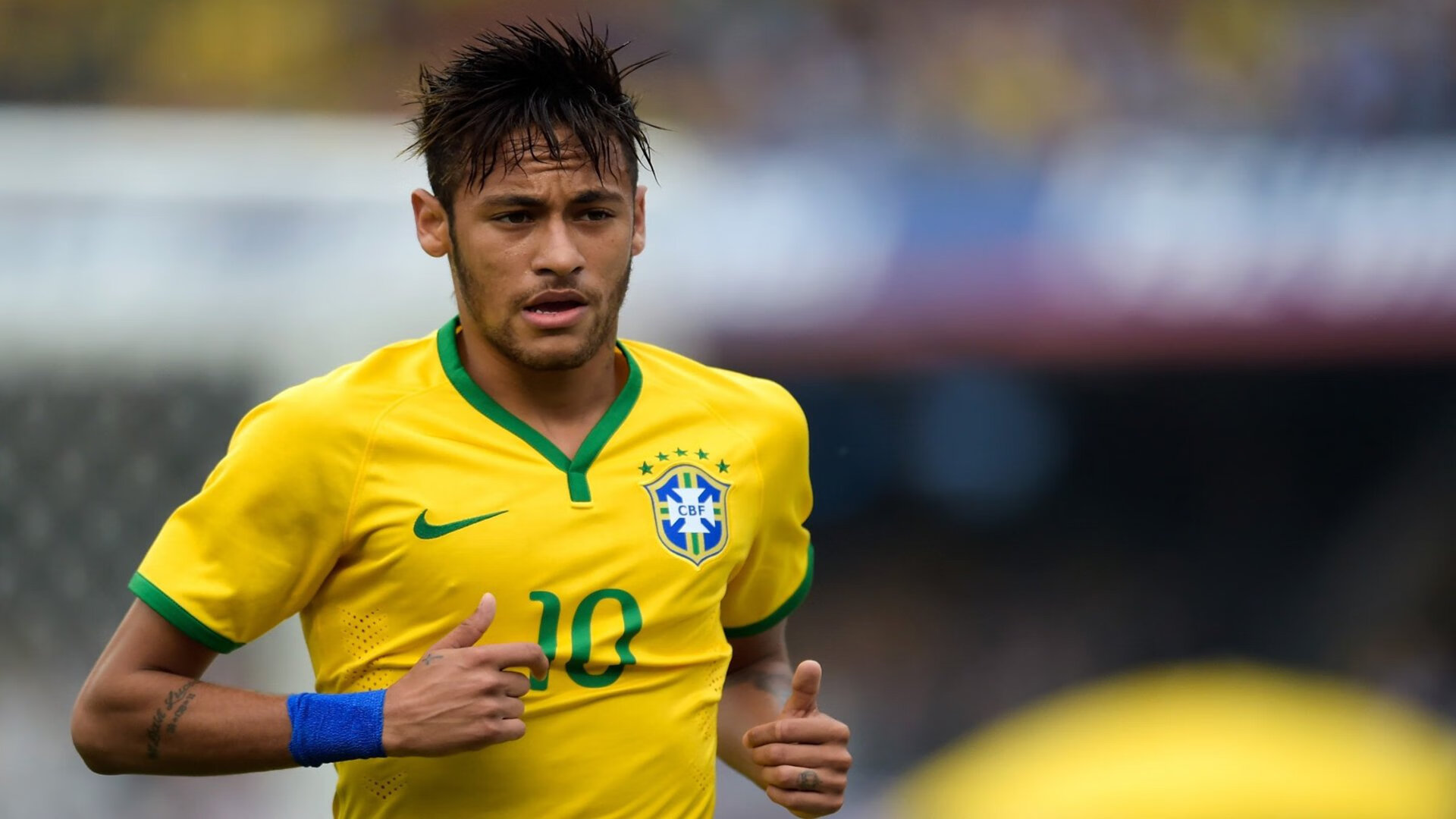 一代神锋亲身指导!范佩西率费耶诺德领跑荷甲,上田绮世11场轰13球